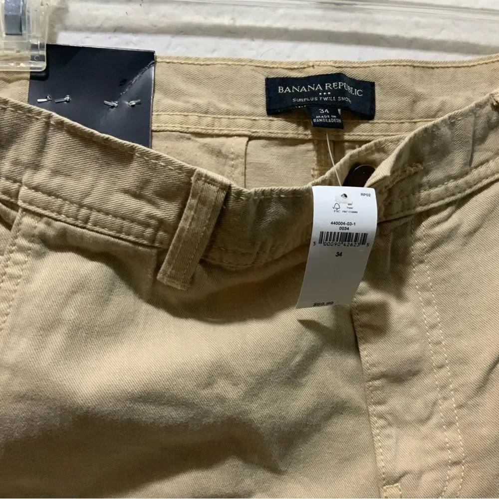 Banana Republic  Men 8-5 Inch  inseam Twill Short Light Stone tan